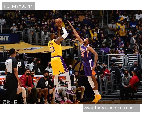 火箭与湖人G3第四节精彩直播回顾与赛况分析