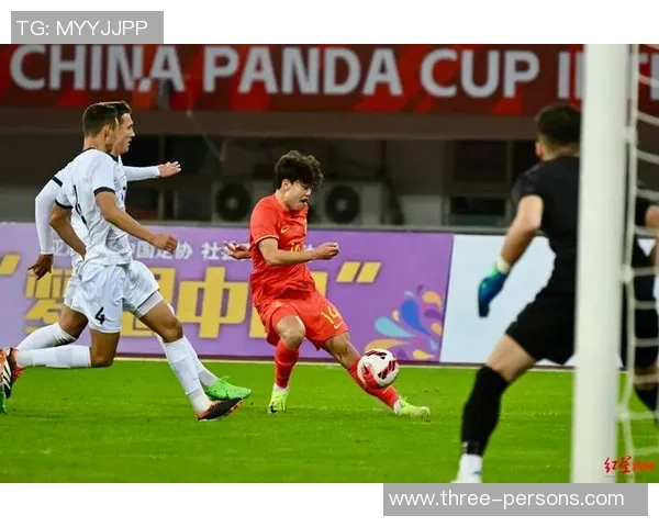 熊猫杯U19中国队迎战英格兰队展现青春风采与竞技精神